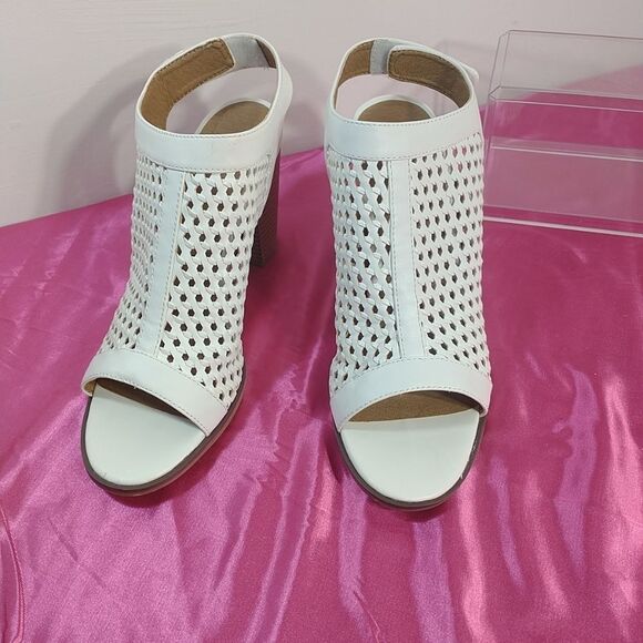 Charlotte Russe Womens SZ 11M White Peep Toe 3.5" Lauren Ankle Booties. - Picture 9 of 10